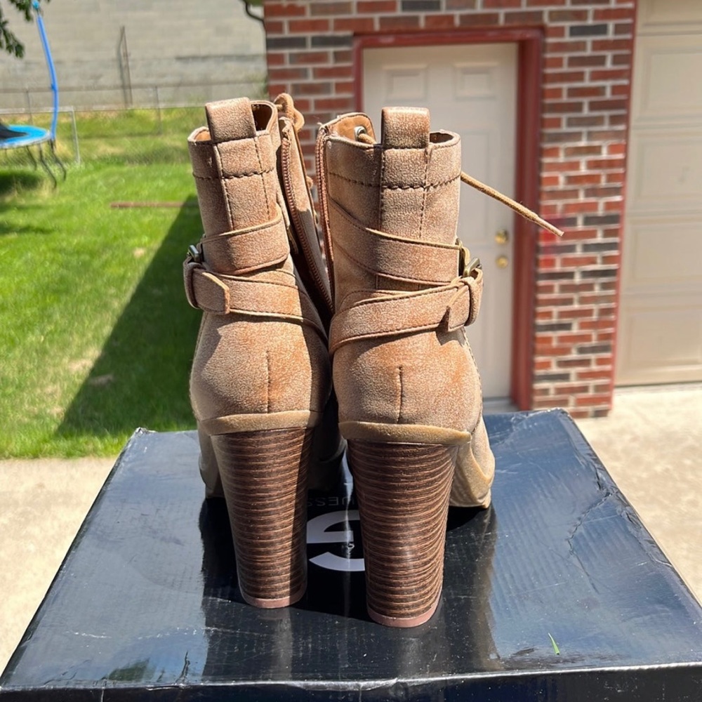 Boots - Picture 3 of 3
